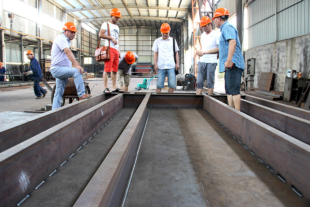 各大經銷商參觀了東方巨龍衡器的新設備廠房