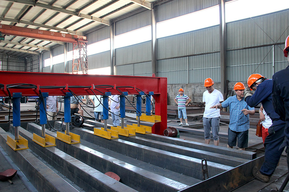 各大經銷商參觀了東方巨龍衡器的新設備廠房