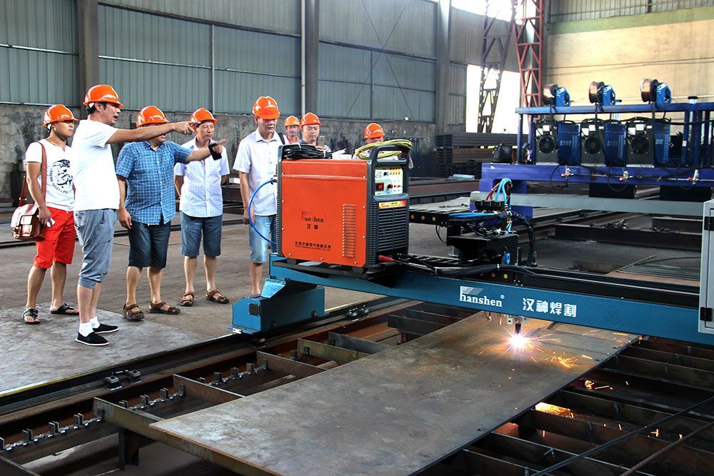 各大經銷商參觀了東方巨龍衡器的新設備廠房