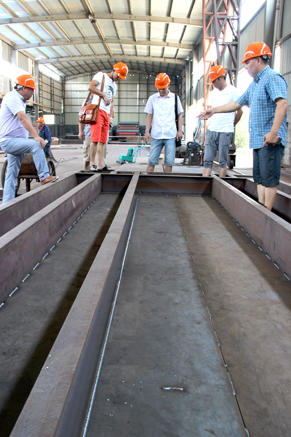 各大經銷商參觀了東方巨龍衡器的新設備廠房